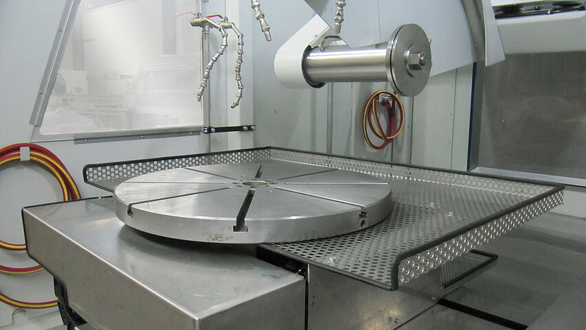 CNS-800 - Innenraum mit zusätzlichem Drehtisch