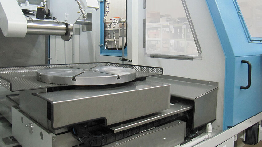 CNS-800 - Innenraum mit zusätzlichem Drehtisch